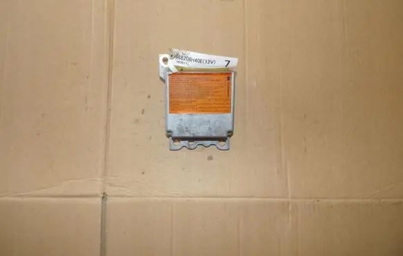 Nissan X-Trail T30 Airbag control unit/module 988208H40E