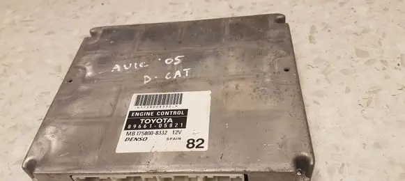 Toyota Avensis T250 Engine control unit/module 8966105821 MB1758008332