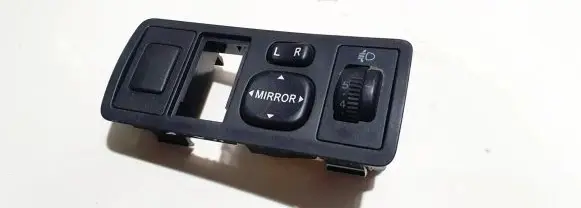 Toyota Avensis T250 Wing mirror switch 183574