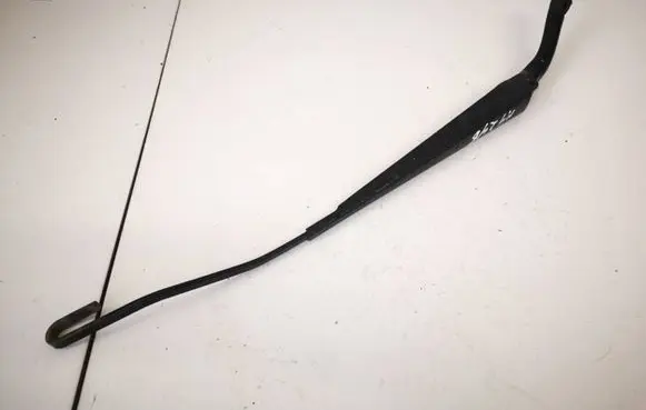 Front wiper blade arm