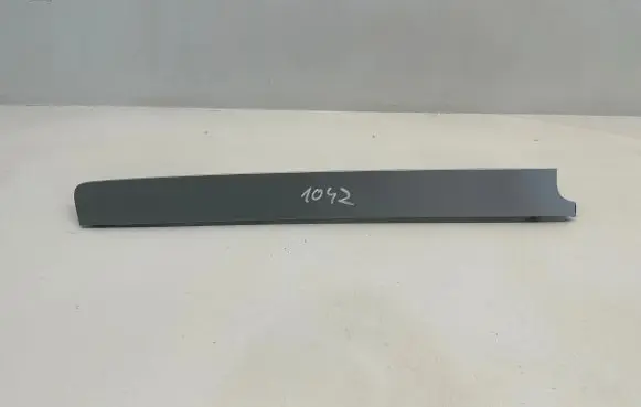 Dashboard glove box trim