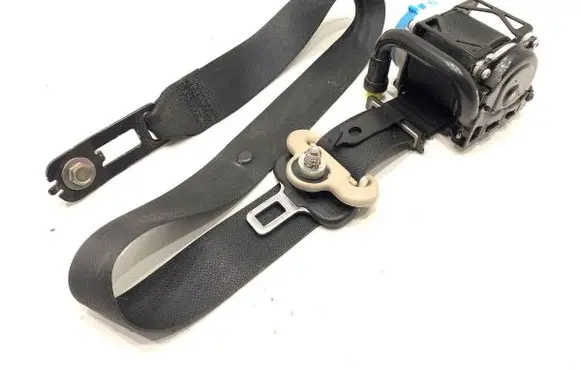 Mazda 3 II Front seatbelt