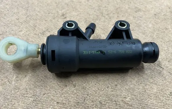 BMW 3 E46 Clutch master cylinder 21526773670 6773670 21526758822