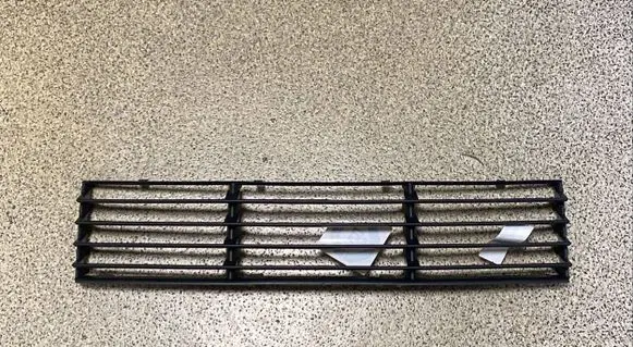Volkswagen PASSAT B5 Front bumper lower grill 3B0853677