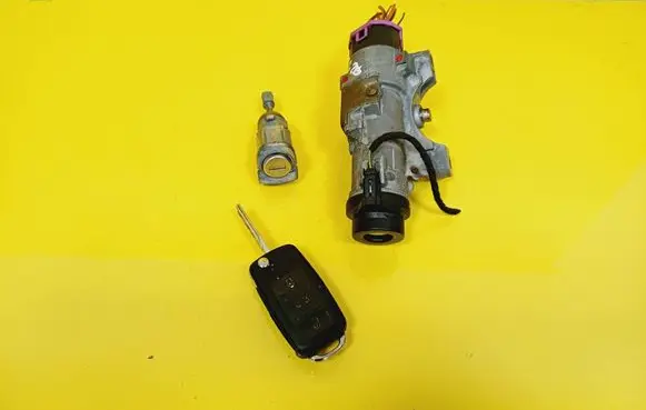 Volkswagen Polo IV 9N3 Ignition lock 4B0905851Q