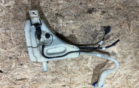 Audi Q7 4L Windshield washer fluid reservoir/tank 