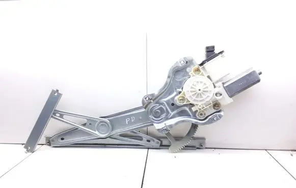 Toyota Corolla E120 E130 Front door window regulator with motor 0130822032 991558101