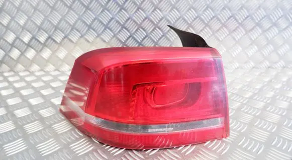 Volkswagen PASSAT B7 Rear/tail lights 3AE945095C