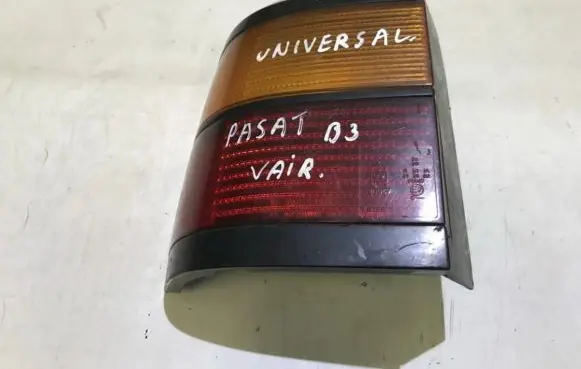 Volkswagen PASSAT B3 Rear/tail lights 333945111