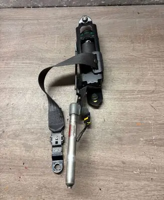 Volvo V70 Front seatbelt 30662993