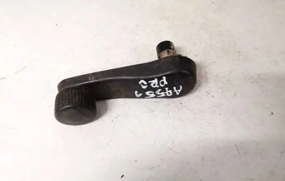 Volkswagen PASSAT B4 Front door window winding handle 3a0837581