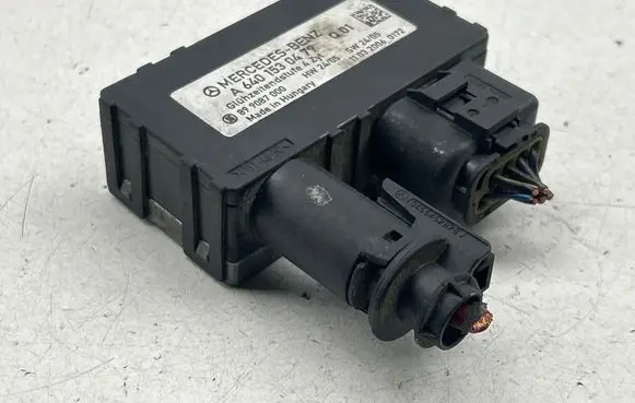 Mercedes-Benz A W169 Glow plug pre-heat relay A6401530479 110320060172 899087000