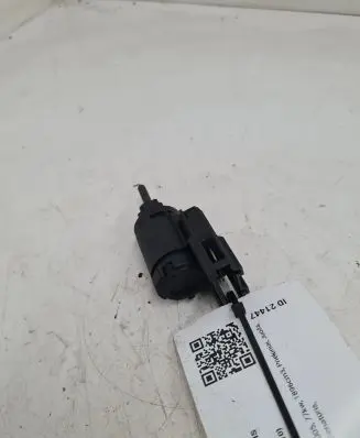 Volkswagen Touran I Brake pedal sensor switch 3B0945511A