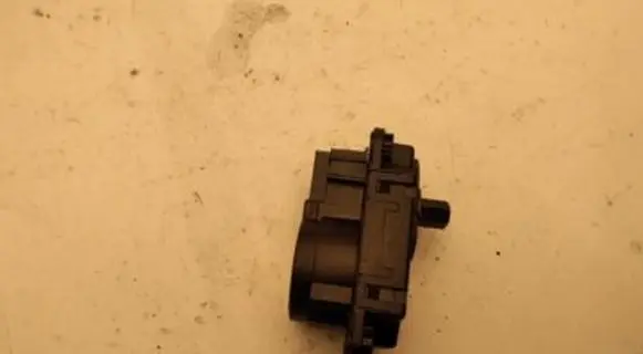Nissan Qashqai A/C air flow flap actuator/motor 277T14BU1A 1303179C