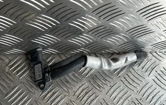 Volkswagen Scirocco Exhaust gas pressure sensor 0281006083 059906051C 110412T2206E