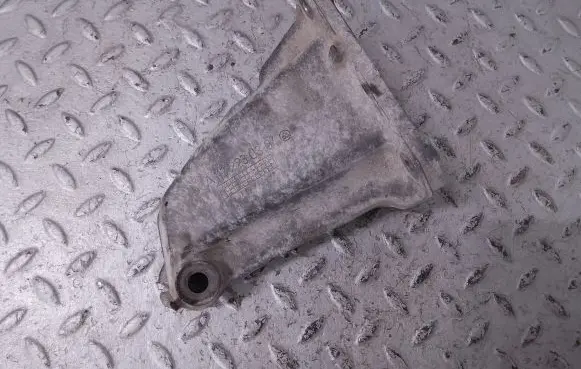 Mercedes-Benz CL C215 Engine mounting bracket A1132230304 1132230304