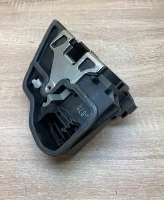 BMW X3 E83 Rear door lock 7167070