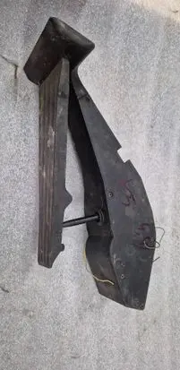 Accelerator throttle pedal