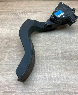 Audi A6 S6 C5 4B Accelerator throttle pedal 8D1723523M 6PV008376 WITHPLUG