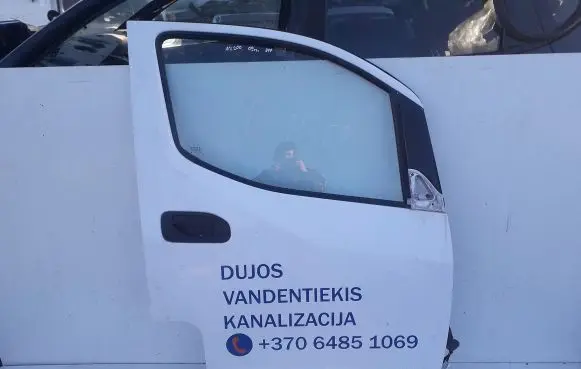 Nissan NV200 Front door