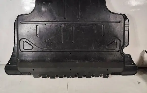 Volkswagen Tiguan Engine splash shield/under tray 5QF825236A 5QF825236