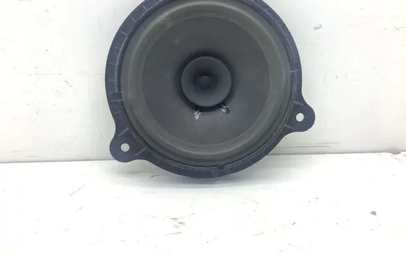 Nissan Leaf II (ZE1) Front door speaker
