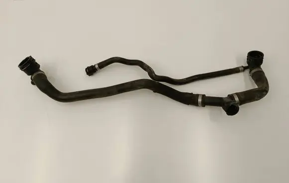 Engine coolant pipe/hose