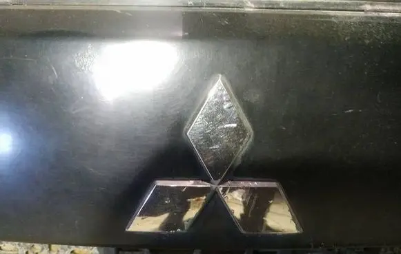 Mitsubishi Outlander Manufacturer badge logo/emblem 