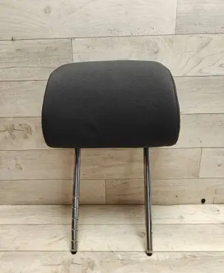 Volkswagen Golf V Front seat headrest 