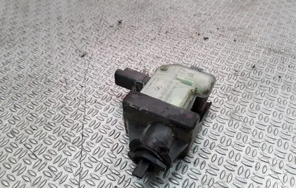 Fuel tank cap lock motor