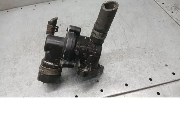 Skoda Fabia Mk1 (6Y) Thermostat housing 047121111M