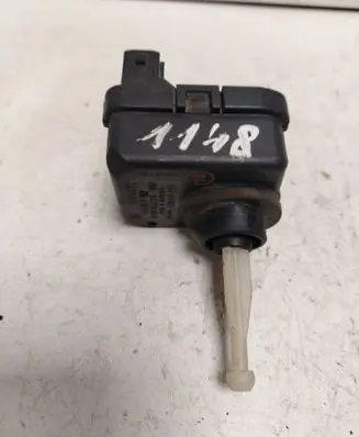 Headlight level adjustment motor