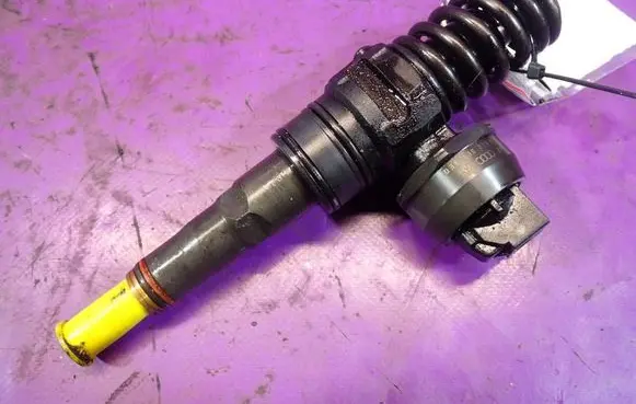 Audi A4 S4 B6 8E 8H Fuel injector 