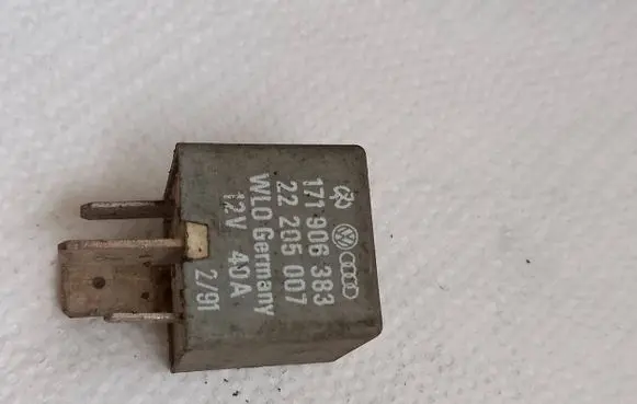 Volkswagen Golf II Other relay 171906383 22205007