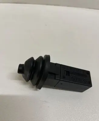 BMW 5 E60 E61 Fuel tank opening switch 82289392