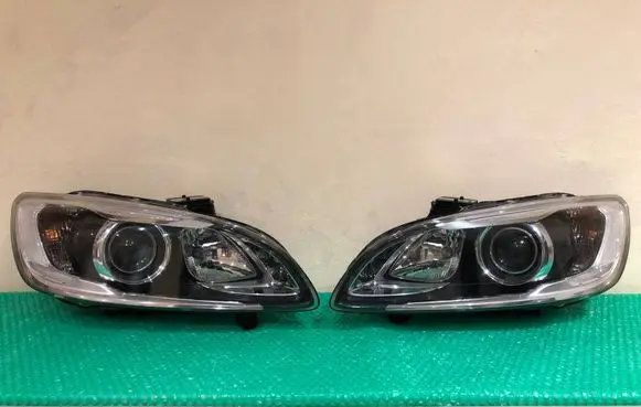 Volvo S60 Headlights/headlamps set 31420109 89908433 31420108