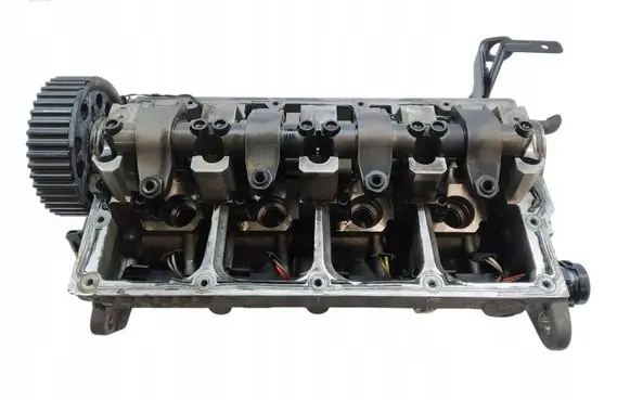 Volkswagen Touran I Engine head 038103373R