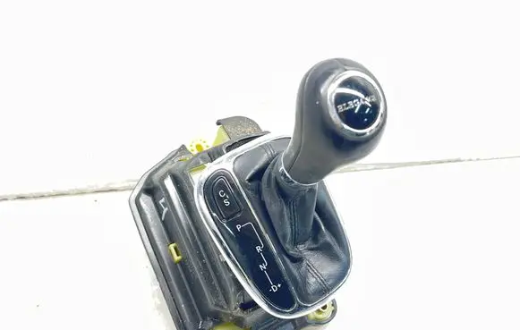 Mercedes-Benz C W203 Gear shifter/selector A2032678524