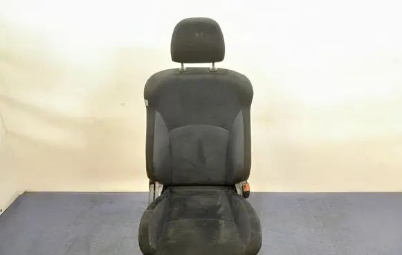 Mitsubishi Outlander Front passenger seat 