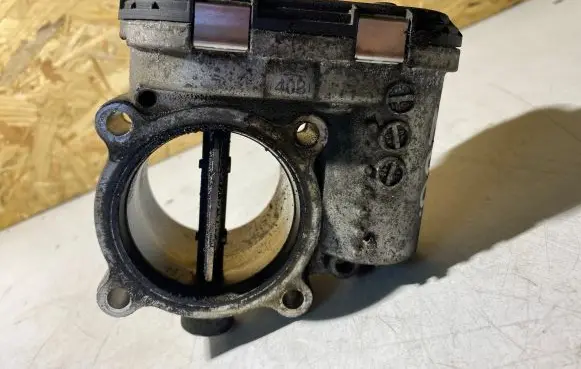 Volvo XC70 Throttle valve 31216665