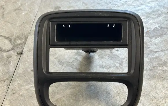 Renault Trafic III (X82) Dashboard center trim panel 1409260X
