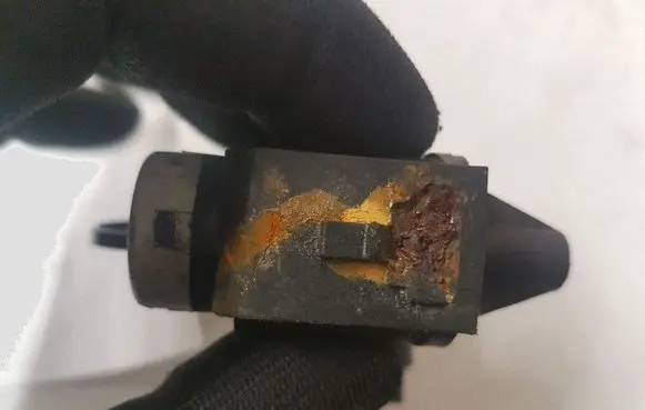 Audi A4 S4 B6 8E 8H Turbo solenoid valve 1J0906283C