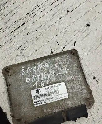 Skoda Octavia Mk1 (1U) Engine control unit/module 06A906019BT 5WP442803