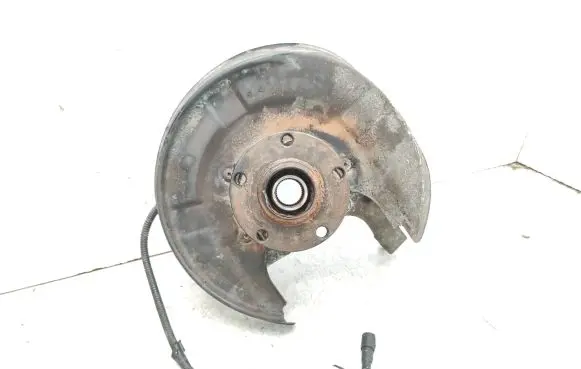 Audi A8 S8 D2 4D Rear wheel hub spindle/knuckle 