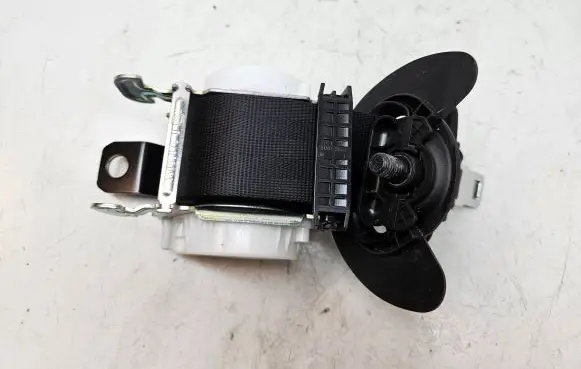 Citroen C5 Aircross Middle seatbelt (rear) 