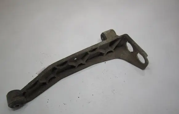 Volkswagen Polo III 6N 6N2 6NF Engine mounting bracket 6N0711789D