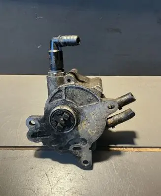 Volkswagen PASSAT B6 Vacuum pump 03G145209C
