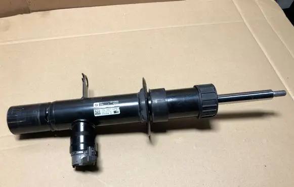 BMW 5 G60 G61 Front shock absorber/damper 5A16166