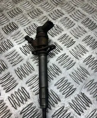 Volvo S60 Fuel injector 8658352