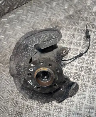 BMW 2 F45 Front wheel hub 6876646